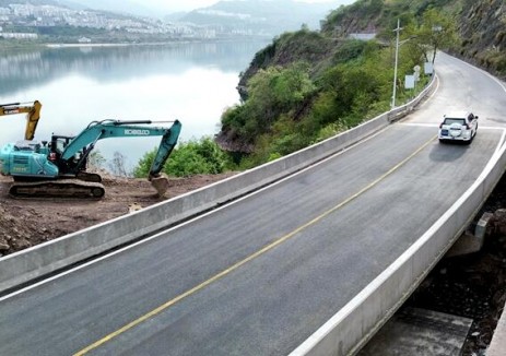 川煤集團(tuán)鼎能路橋公司G353項(xiàng)目犀牛灣1#中橋上部結(jié)構(gòu)整治工程順利完工