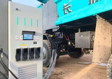 山東重卡充電新政出臺(tái)：兩年建成155座<em>超充站</em>，電閃加兆瓦超充助力“山東方案”