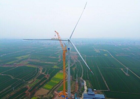 華能磁縣50兆瓦<em>分散式風(fēng)電</em>項(xiàng)目首臺風(fēng)機(jī)吊裝完成