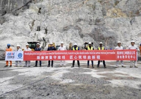 安哥拉凱凱<em>水電站</em>大壩首倉碾壓混凝土順利開倉澆筑