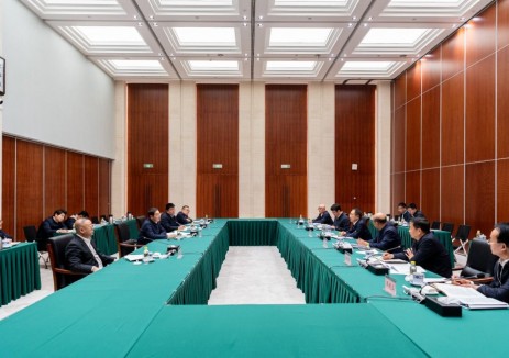 <em>國家能源集團(tuán)</em>與陜西省合作交流，加快推進(jìn)煤化工與新能源耦合、綠氫等聯(lián)合攻關(guān)和布局