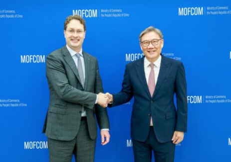 聚焦汽車電動(dòng)化、智能化！王文濤部長(zhǎng)會(huì)見歐洲汽車工業(yè)協(xié)會(huì)<em>主席</em>、奔馳集團(tuán)董事長(zhǎng)康林松