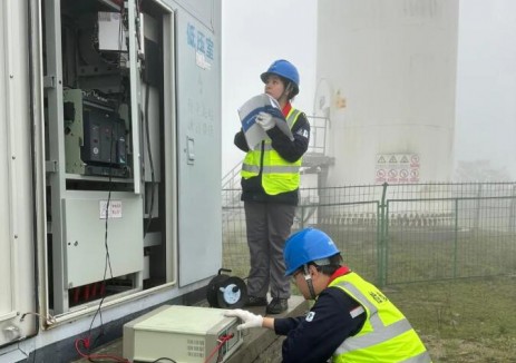 <em>湖北能源</em>新能源技術(shù)公司完成通城黃龍山風(fēng)電場電氣儀表計量校準(zhǔn)工作