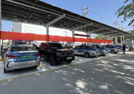 甘肅電氣集團(tuán)天傳所公司研發(fā)建設(shè)甘肅省天水首座光儲(chǔ)充一體化超充示范<em>充電站</em>投運(yùn)