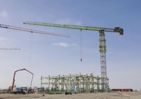 風(fēng)起大漠開(kāi)新局——新疆若羌<em>新能源</em>大基地建設(shè)現(xiàn)場(chǎng)的別樣春景