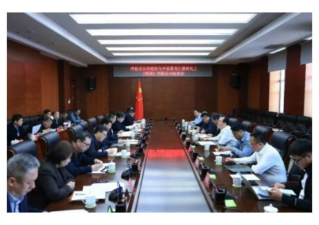 中煤龍化與呼倫貝爾市達(dá)成合作共識(shí)：依托“風(fēng)光火儲(chǔ)氫氨算”一體化布局，打造大型綜合能源化工基地及<em>零碳園區(qū)</em>