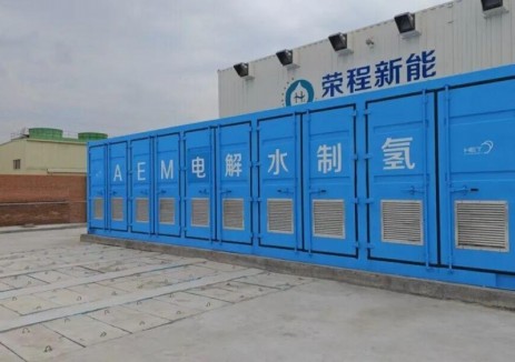 全球首套5MW AEM完成安裝啟動調(diào)試，清能股份引領(lǐng)<em>綠氫</em>新時代