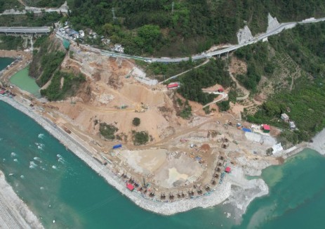 中國能建葛洲壩一公司承建的老鷹巖一級<em>水電站</em>導流明渠工程左岸邊坡抗滑樁樁基施工全部完成