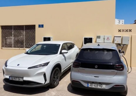 中電國(guó)際<em>新能源</em>公司達(dá)喀爾首座商業(yè)充電站正式上線