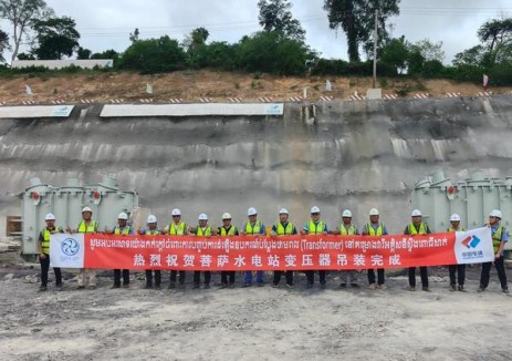 柬埔寨菩薩水電站廠房<em>變壓器</em>吊裝工作順利完成