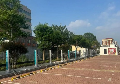 山東青島新泊控股集團(tuán)有限公司投資建設(shè)的特來電超級<em>充電站</em>正式投運