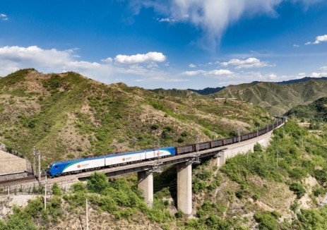 國(guó)內(nèi)首創(chuàng)重載鐵路柔性牽引供電系統(tǒng)在朔黃鐵路應(yīng)用