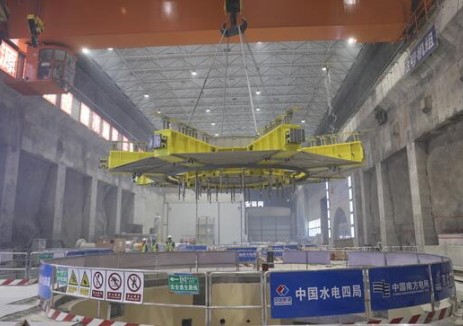 廣東肇慶浪江<em>抽水蓄能</em>電站2號機(jī)組上機(jī)架吊裝完成