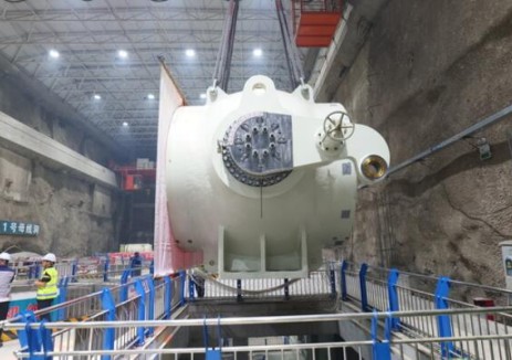 河北抚宁抽水蓄能电站2号机组球阀吊装就位