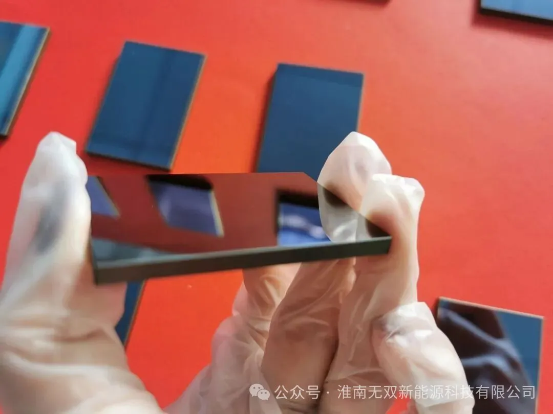 双重镀膜技术迭代！光伏玻璃实现透光提效，电站运维成本迎来大减负