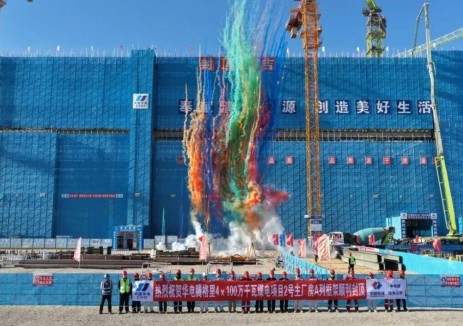 中电建核电公司承建的内蒙古华电腾格里4×100万千瓦煤电工程项目2号机组主厂房A排结构顺利封顶