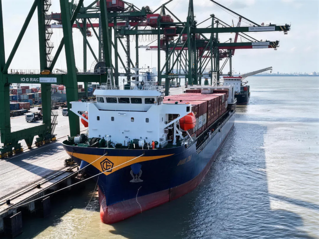 中集安瑞科助力印尼 TEMAS Digul Mas船舶成功首航 打造东南亚岛间航运 LNG 罐箱换罐新模式