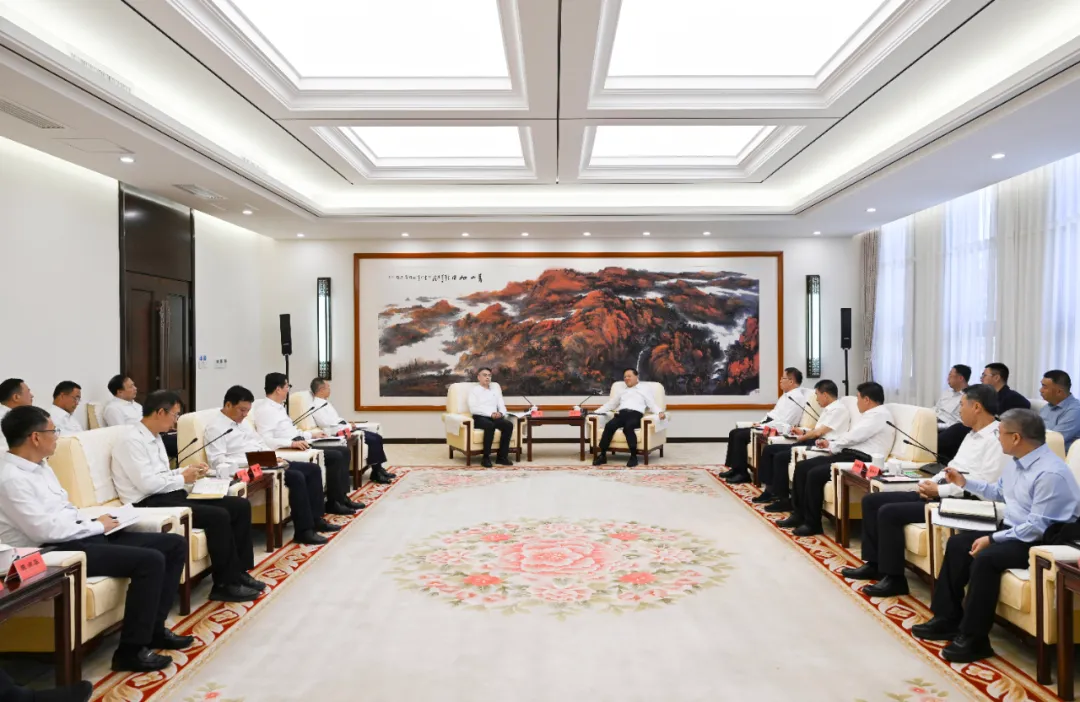 白勇钟国东与内蒙古自治区党委书记王伟中、自治区政府主席包钢举行会谈