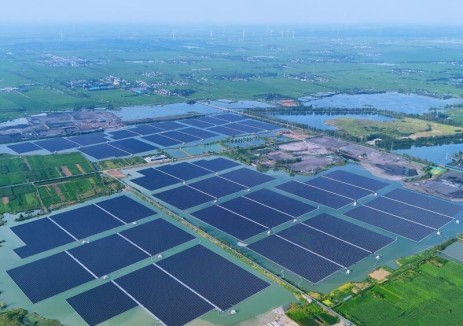 中国能建安徽电建二公司EPC总承包的淮南潘集采煤沉陷区300兆瓦漂浮式光伏项目一期全容量并网发电