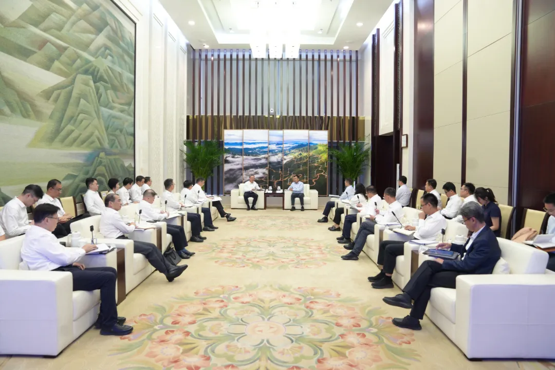 倪真与国家电投集团党组书记、董事长刘明胜会谈并见证签署战略合作协议