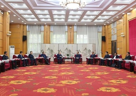 中国华电董事长、党组书记叶向东与青海省委书记、省人大常委会主任吴晓军座谈交流