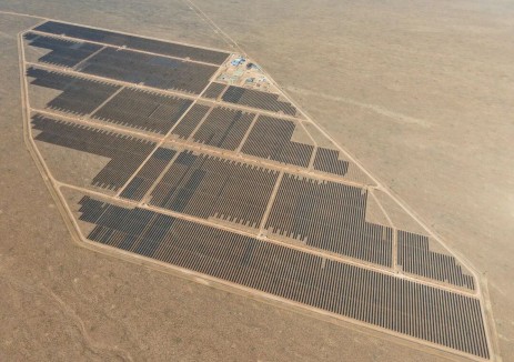 江西国际公司纳米比亚罗什皮纳100MW光伏项目完成组件安装关键节点