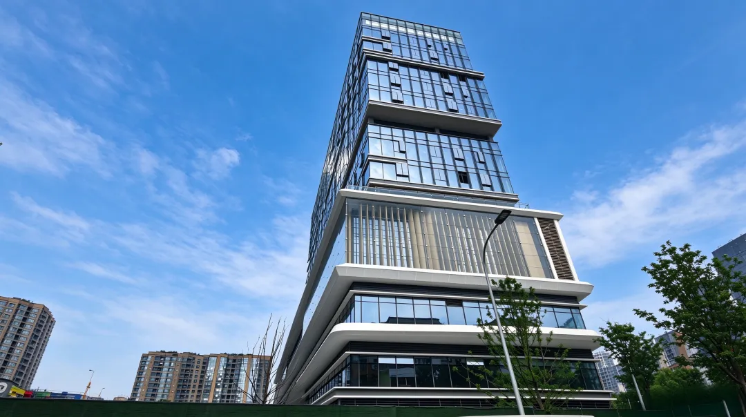 以“装饰翼”形态融入建筑立面 | 明阳薄膜助力成都武侯区永盛南街商业综合体建设