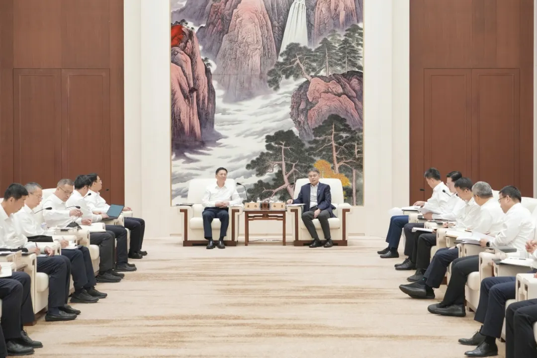 加快能源绿色低碳转型！中国华能与哈电集团举行工作会谈
