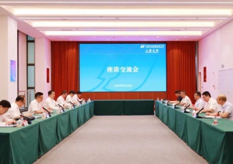 华电上海公司党委书记、执行董事顾金芳与华东电力设计院董事长蒋健座谈交流