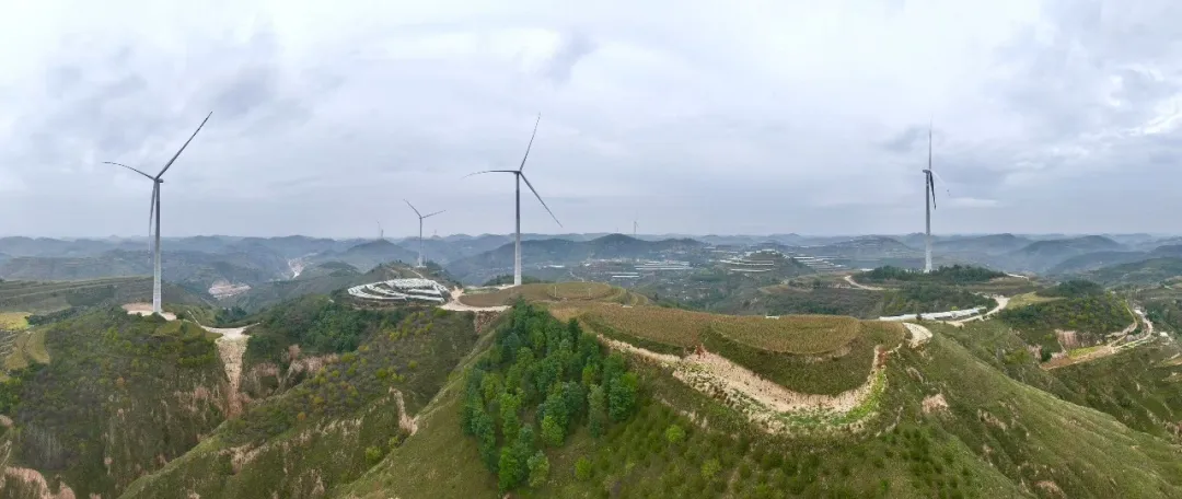 陕西化建承建的志丹平价风电项目首批风机组顺利并网发电