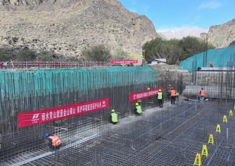 新疆华电鄯善抽水蓄能电站1号取水站泵房筏板基础混凝土浇筑完成