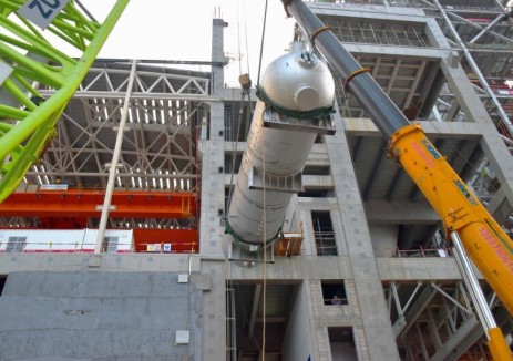 国家电投分宜发电厂2x1000兆瓦机组扩建工程项目4号机组2、3号高压加热器顺利吊装就位