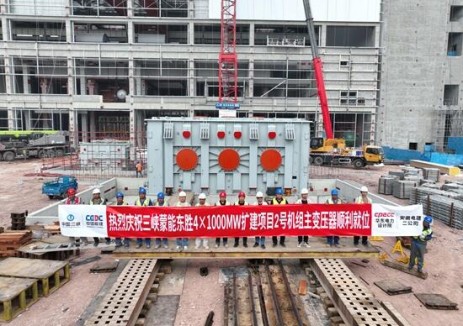 三峡蒙能东胜热电项目2号机组主变压器就位