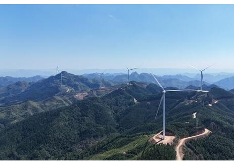 广西河池市天峨交连岭150MW风电场二期项目全部风机吊装完成