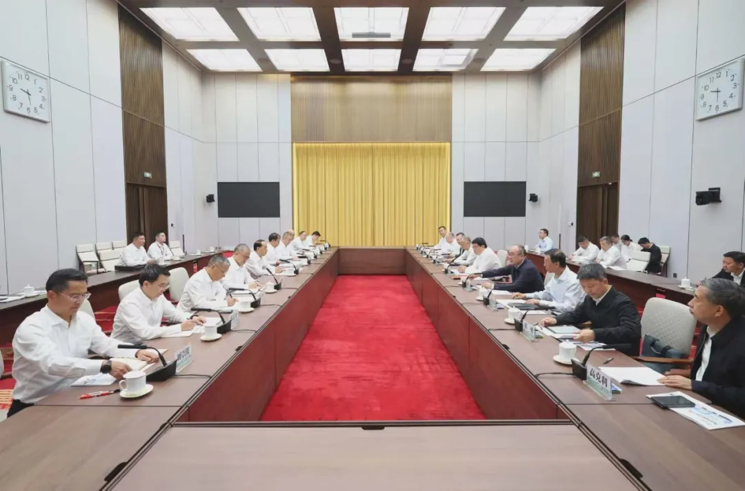 聚焦新型能源体系和新型电力系统构建！国家电网与中国中车集团举行会谈