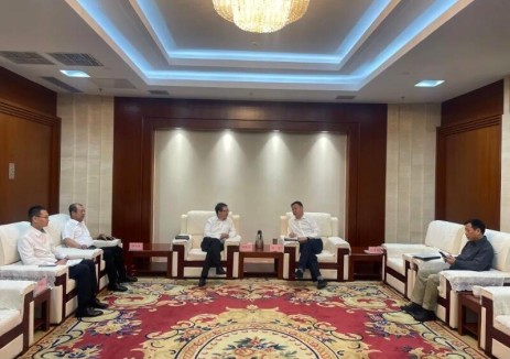 中国能建科技公司党委委员、副总经理邹毅辉与天津市城市管理委员会副主任焦勇进行深入交流