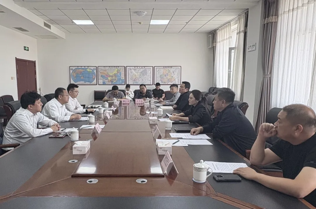 中国能建北方区域总部副总经理周亮与辽宁省北镇市委副书记、市长马玥会谈