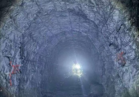 湖南省怀化市辰溪抽水蓄能电站项目自流排水洞顺利贯通