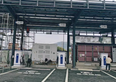 恒致达400kW直流一体机充电桩落地嵩明
