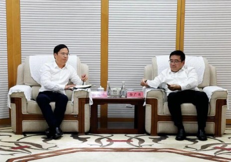 中国电气装备储能公司党委书记、董事长施俊华与上海市静安区委常委、副区长梅广清座谈交流