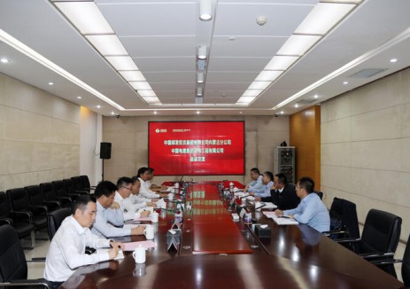 中国电建河南工程公司党委书记、董事长刘长龙与中国绿发投资集团有限公司内蒙古分公司党委书记、董事长张新举行会谈