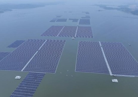 印尼巴淡滕贝西水库漂浮式光伏项目接连完成抛锚及控制楼封顶两大节点