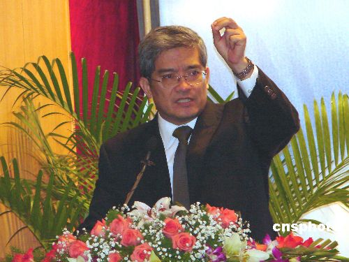 郎咸平:改革本身是正確的 缺陷在<em>制度</em>政策不配套