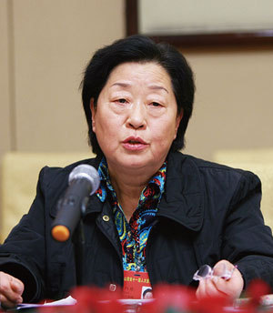 全国人大代表马巧珍3月2日,山西代表团的全国人大代表马巧珍再次带到