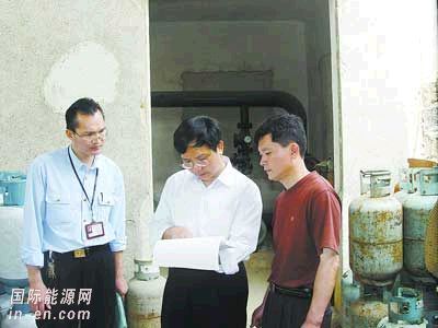 高溫天氣 當心液化氣瓶成“定時炸彈”(圖)