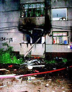 粗心市民忘關燃氣 不小心點煙引來爆炸(圖)