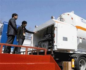 全球首輛LNG加注車亮相
