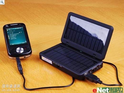 完美解决电力问题 手机太阳能<em>充电器</em>测试