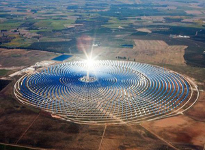 西班牙<em>太阳能发电塔</em>：定日镜似巨型向日葵