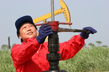 “油井就是我的孩子”――记中国石油辽河油田公司采油高级技师束滨霞
